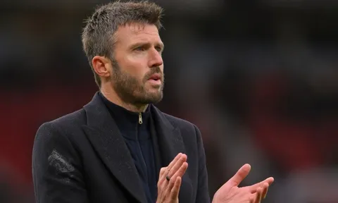 Đoàn tàu Man Utd trật bánh dưới tay Michael Carrick