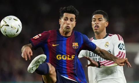 Mourinho mỉa mai tổ VAR ngủ gật, đòi thẻ đỏ cho Cancelo