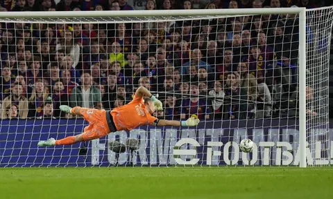 Andriy Lunin: Thần hộ mệnh của Real Madrid ở El Clasico