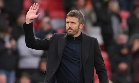 Michael Carrick đến sân tập sớm giữa bão sa thải tại Man United