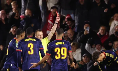 Vì sao Arsenal gục ngã trước đối thủ hạng tư Fleetwood?