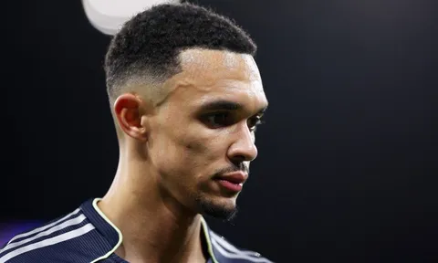 Alexander-Arnold quyết bám trụ Real, từ chối Chelsea