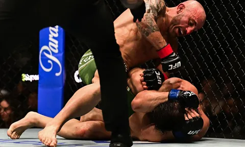 Paddy Pimblett chỉ trích Movsar Evloev bỏ cuộc trước Alexander Volkanovski tại UFC 333