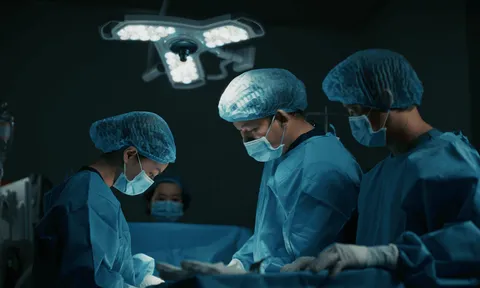 Đạo diễn phim Ròm tái hiện ca cấp cứu nghẹt thở tại Bệnh viện