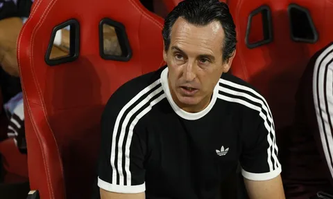 Carragher đã sai về Unai Emery và Man Utd