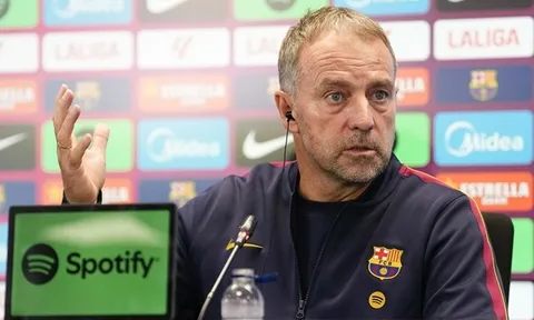 Cầu thủ Barca bất đồng với quy định của Hansi Flick