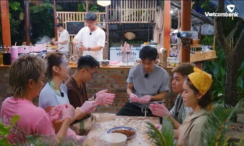 Quốc Thiên bị trêu “cô lập” trong gian bếp, dàn cast rộn ràng làm chè bột lọc heo quay trong Quán Nhà Haha