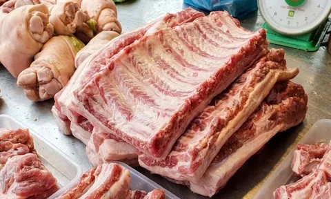 Vì sao sườn heo ít thịt, nhiều xương nhưng luôn có giá đắt hơn thịt nạc?