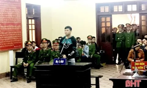 Đâm vào đùi vợ cũ, người đàn ông lĩnh 15 tháng tù giam