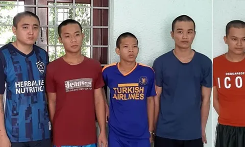Long An: Đề nghị truy tố 9 đối tượng sử dụng mã tấu đập phá quán, đòi tiền bảo kê