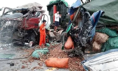 Xe tải tông nhau, hậu quả 2 người thiệt mạng thương tâm
