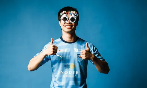 Ăn Tết xa nhà, Công Phượng nhận quà đặc biệt tại Nhật Bản
