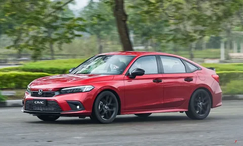 Honda Civic vượt qua Toyota Corolla Cross Altis để trở thành mẫu sedan hạng C bán chạy nhất Thái Lan 2022