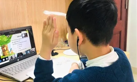 Bộ GD&ĐT yêu cầu xử lý nghiêm các trường thu học phí học trực tuyến quá cao