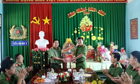 An Giang: Công an tỉnh chúc Tết các lực lượng vũ trang tuyến biên giới
