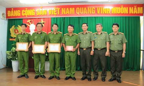 An Giang: Công an tỉnh thưởng nóng vụ truy bắt cướp tại huyện Châu Thành