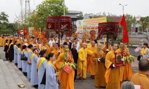 Ngày xuân nhớ về Lễ hội chùa Thiên Phúc