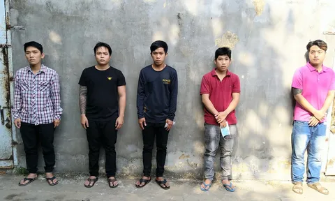 An Giang: Giật lại hàng hóa nhập lậu, 5 đối tượng bị khởi tố về tội 'chống người thi hành công vụ'