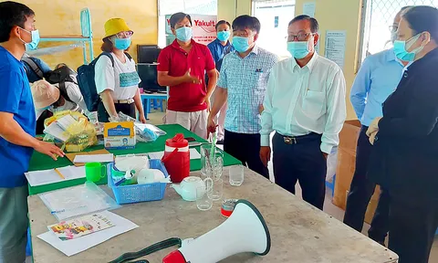 Kiên Giang: Tăng cường 11 Bác sĩ lên Trung tâm Y tế TP Hà tiên hỗ trợ công tác phòng, chống dịch COVID-19