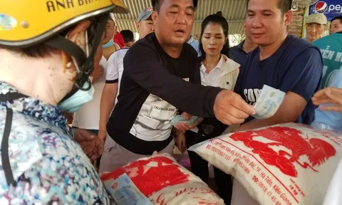 Đội bóng đá FC-Nguyễn Huy với "Nghĩa tình miền Tây" giao lưu đội bóng đá Hà Tiên và Phú Quốc.