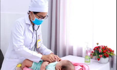 Một bệnh nhi bị tăng sản tuyến thượng thận bẩm sinh đi kèm nhiều bệnh lý được Bệnh viện Phụ Sản TP Cần Thơ điều trị kịp thời