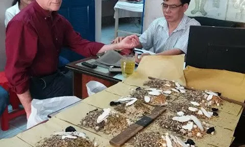 Người thầy thuốc tài ba mang ánh sáng cho bệnh nhân suy giãn tĩnh mạch