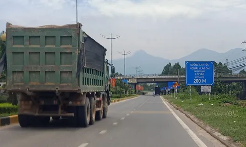 Vĩnh Phúc: Xe quá khổ, quá tải ngang nhiên 'lộng hành'