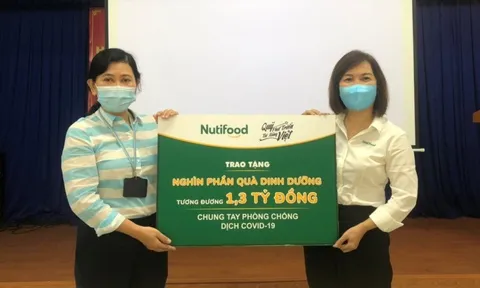 NutiFood và Ông Bầu tặng sản phẩm dinh dưỡng cho nhân viên y tế TP.HCM chống dịch
