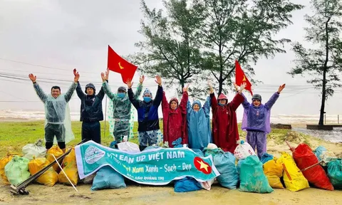Xanh Việt Nam: khi những người trẻ tự hào khoác áo cờ đỏ sao vàng làm đẹp quê hương
