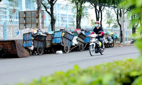 TP Cần Thơ: Cần xử lý dứt điểm tình trạng biến vỉa hè Bệnh viện thành bãi tập kết rác