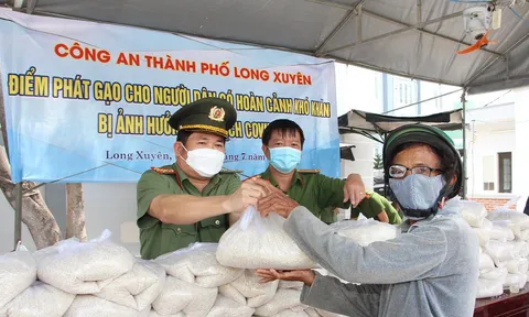 An Giang: Hạt gạo nghĩa tình giữa mùa dịch COVID-19
