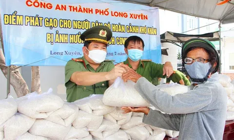 An Giang: Những chuyến xe mang tên 'Hạt gạo nghĩa tình với Nhân dân' của Công an tỉnh