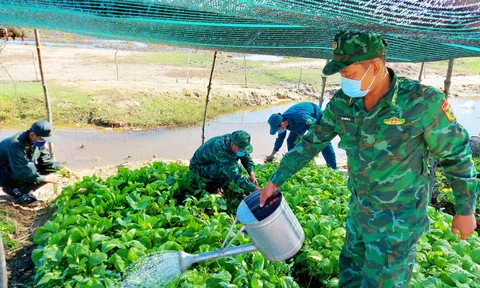 Những nỗ lực thầm lặng của cán bộ Hậu cần chăm lo từng bữa cơm cho chiến sĩ trên chốt liên ngành tuyến biên giới Hà Tiên