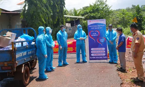 Xuyên đêm trao niềm yêu thương đến tuyến đầu chống dịch, thanh niên Bình Phước chung tay diệt COVID-19