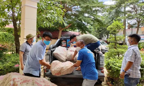 Truyền thông điệp ấm áp của người Bình Phước đến Sài Gòn - Bình Dương với những chuyến xe đầy ắp nông sản