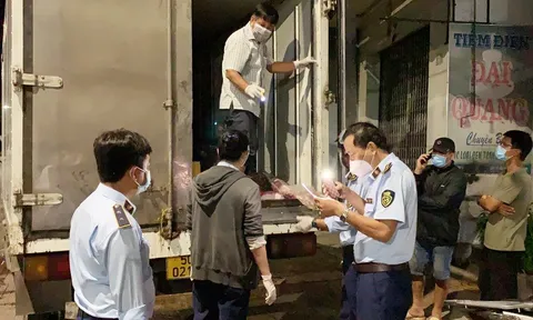 TP Cần Thơ: Phát hiện gần 200kg đùi, mề, sụn gà không rõ nguồn gốc
