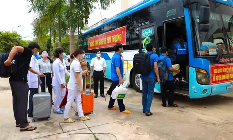 Bình Phước: 900 gia đình ở ‘tâm dịch’ Sài Gòn nhận những phần quà từ ‘Chuyến xe yêu thương’