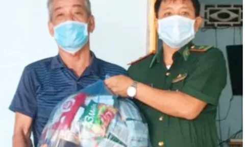 Kiên Giang: Thăm, tặng quà gia đình chính sách nhân dịp 27/7