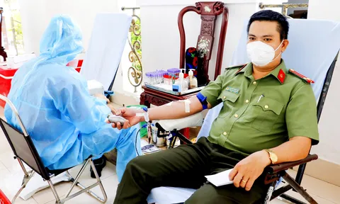 Công an TP Cần Thơ: Gần 100 cán bộ, chiến sỹ tham gia hiến máu tình nguyện 'Một giọt máu - triệu tấm lòng'