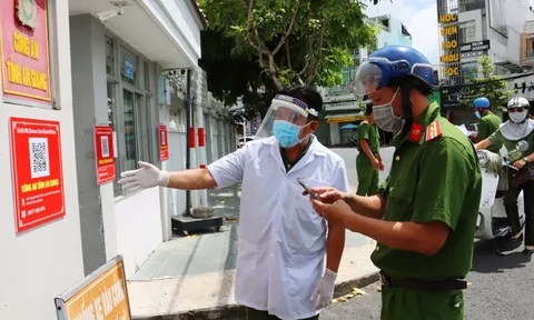 Cảnh sát cơ động Công an An Giang sát cánh cùng đồng đội nơi tuyến đầu