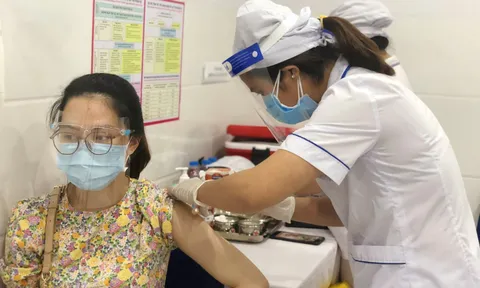 TP Cần Thơ: Những thai phụ đầu tiên tiêm ngừa vaccine phòng COVID-19