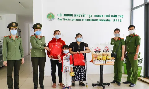 TP Cần Thơ: Công an thành phố tổ chức Tết Trung Thu - Mừng năm học mới 2021 cho con em CBCS mắc bệnh hiểm nghèo có hoàn cảnh khó khăn