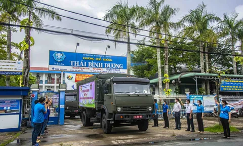 TP Cần Thơ: ‘Chuyến xe yêu thương’ mang 18 tấn hàng hóa, rau củ đến với ngành GD&ĐT tỉnh Bình Dương và TP Hồ Chí Minh