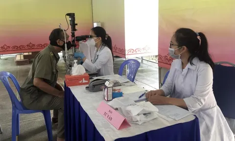 Người dân tham gia ngày hội an sinh, giới thiệu việc làm