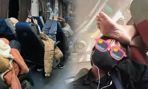 Hai cô gái vô tư gác chân lên 'đầu' người già khi ngồi tàu nhận gạch đá