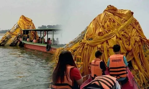 Bảo tháp Phật giáo 700 năm tuổi bất ngờ 'đội nước' nổi lên giữa lòng sông Mê Kông
