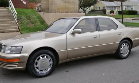 Chiếc Lexus LS 400 đời 1993, giá bán chỉ tương đương chiếc Honda Air Blade