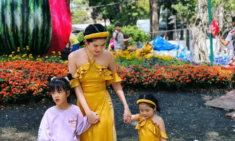Ngọc Trinh đăng tải hình ảnh Tết bên cạnh cháu gái