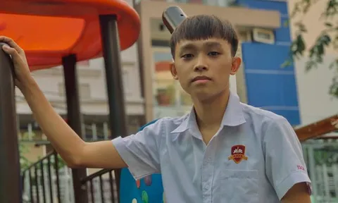Rời khỏi vòng tay Phi Nhung, Hồ Văn Cường gây bất ngờ khi thường xuyên được fan tặng tiền mặt