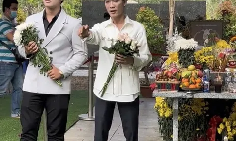 Phẫn nộ 2 nam ca sĩ trẻ có hành động phản cảm trước mộ của nghệ sĩ Vũ Linh